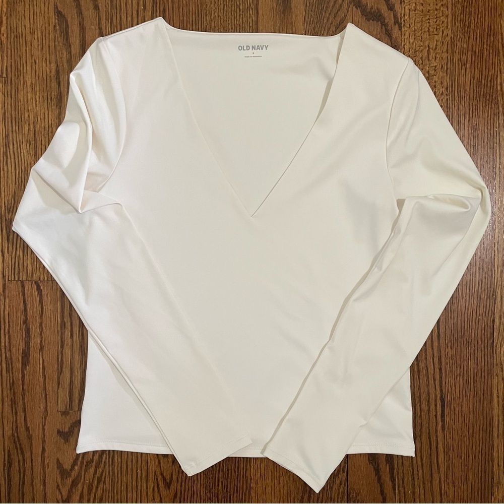 **4/$12** Old Navy V Neck Long Sleeve Shirt Off White Size Small